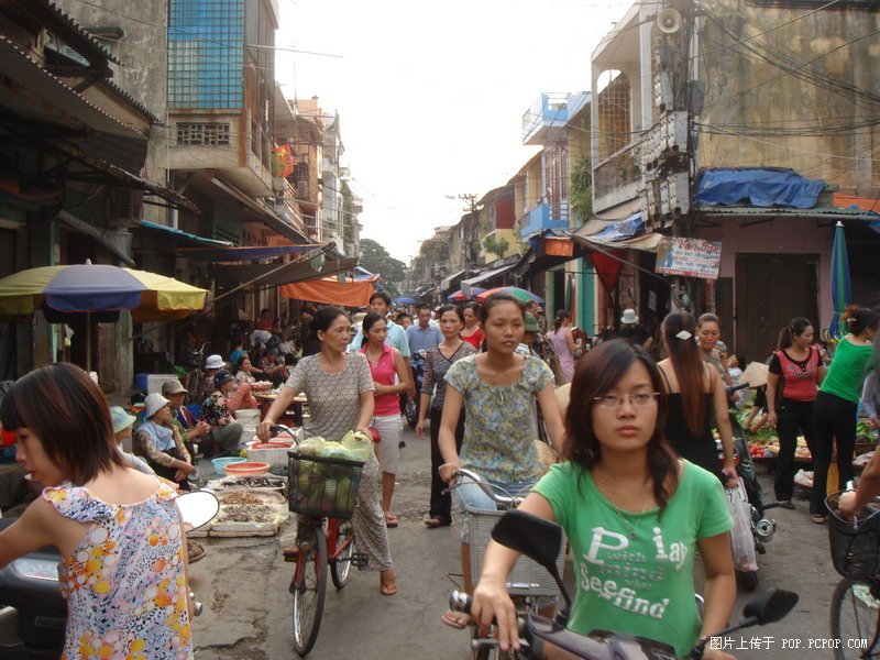 越南的街市很有意思,一般只有上午开档,下午没什么卖的  因为天气