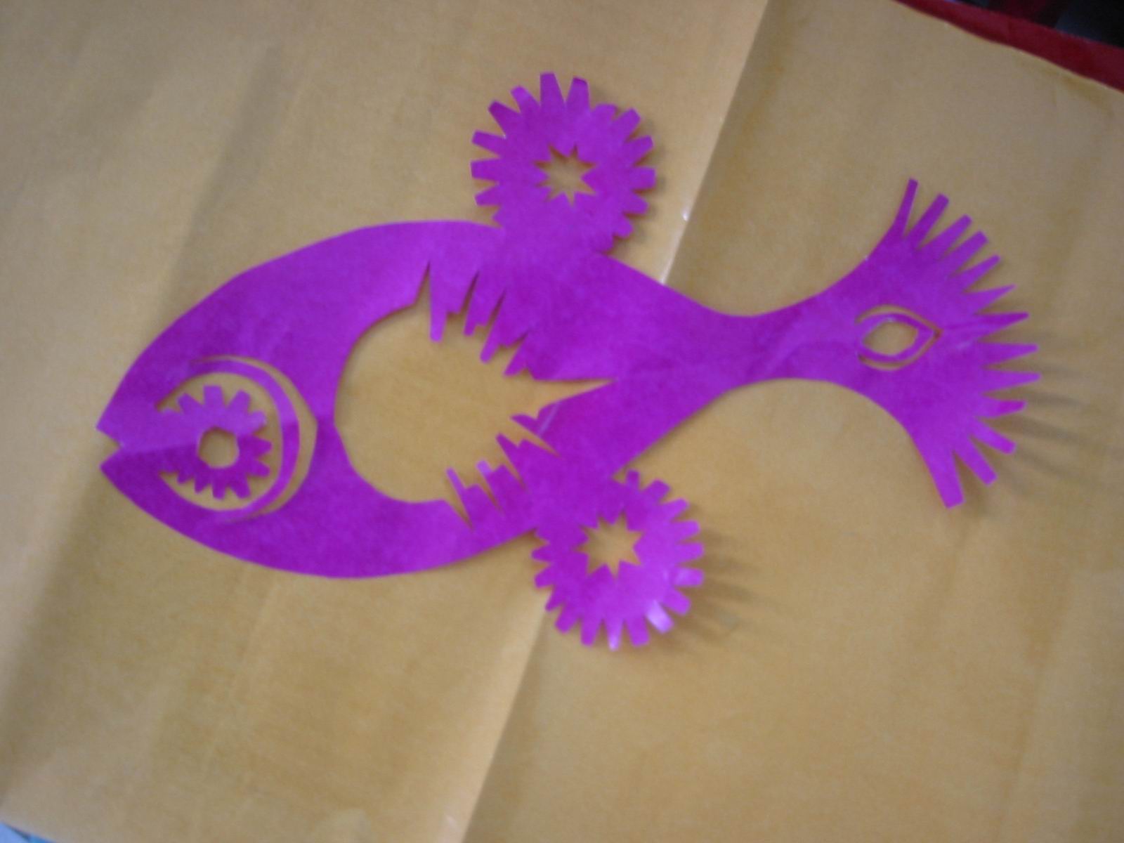 和泰国客人一起在市第二幼儿园学习手工-霓裳