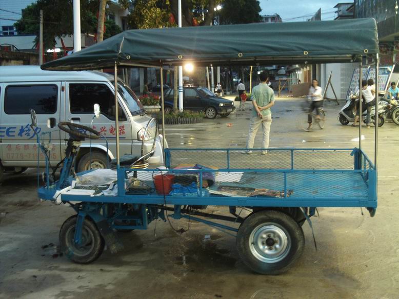 了不起的常乐师傅:手工也能造四轮车(图)-今日