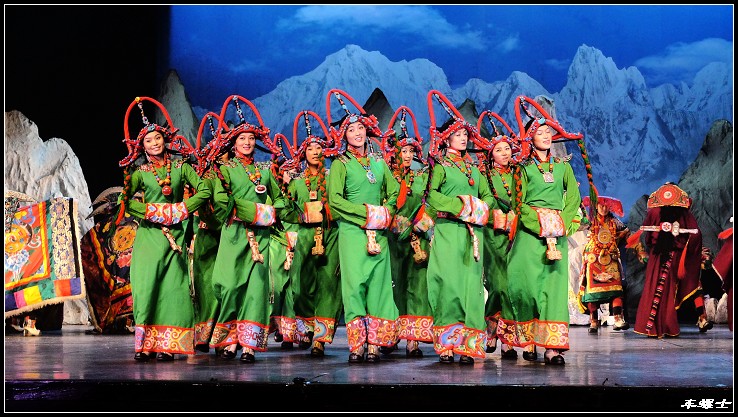 亲临四川阿坝州欣赏羌族舞蹈