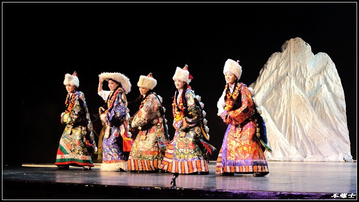 亲临四川阿坝州欣赏羌族舞蹈