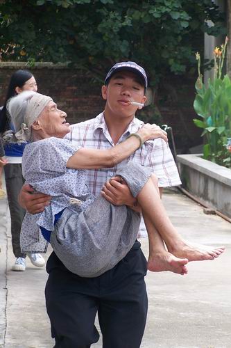 2005.6.11龙潭和下村敬老院义工行PP.-民间志