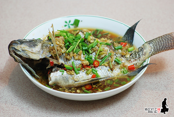 <em>打工妹</em>从零开始学做菜--清蒸罗非鱼-<em>美食</em>一条街
