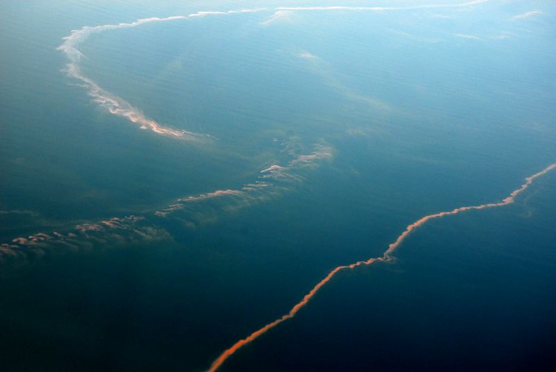 空中鸟瞰,北海海域惊现怪异景象(图)