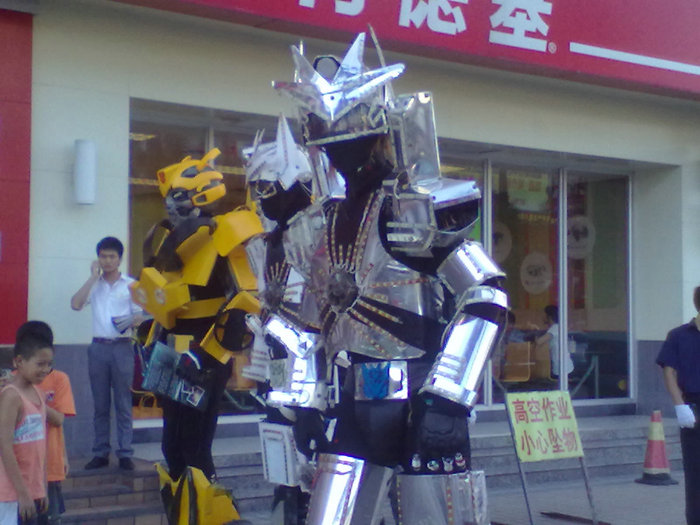 【雷到你不信】变形金刚遭恶搞,大黄蜂暴走北