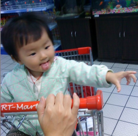 女儿一岁<em>一个月</em>了,其它方面都很好,会走路,<em>头发</em>