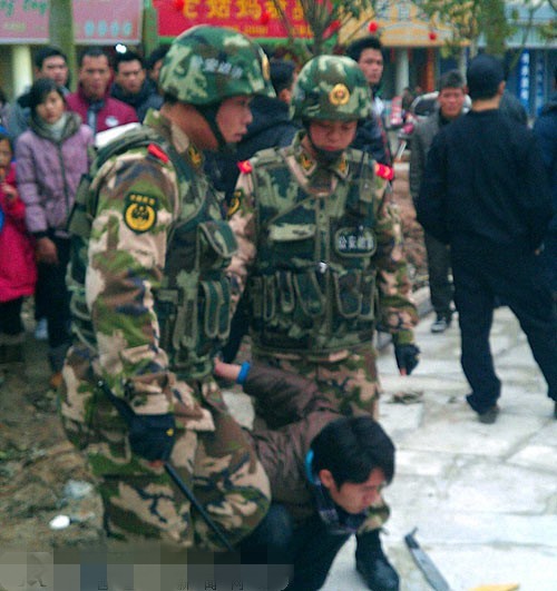 《我在合浦还珠广场亲眼目睹了两名武警赤手空拳擒歹徒》1月27日下午4