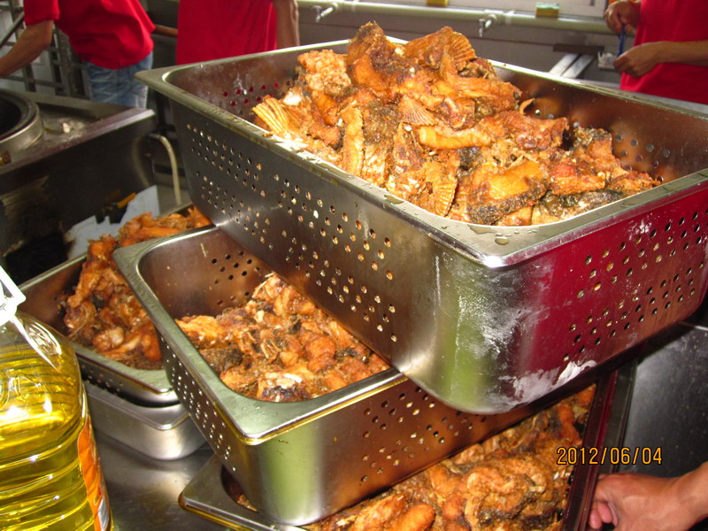 80厨师做煮800人1礼拜的饭堂大餐,7天菜式详