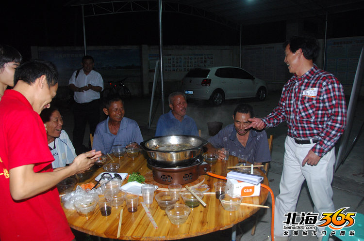 北海365网友给老人打水、做饭,陪马江敬老院老