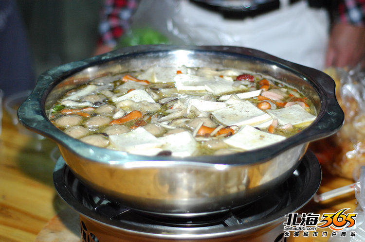 北海365网友给老人打水、做饭,陪马江敬老院老