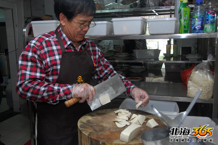 北海365网友给老人打水、做饭,陪马江敬老院老