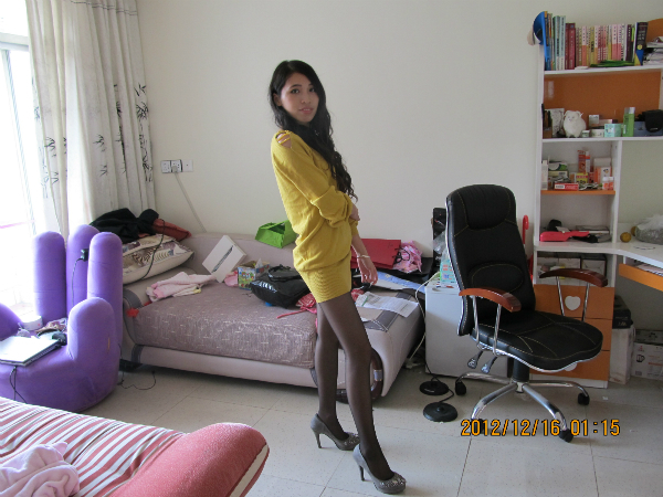 黑丝<em>美腿秀</em>,纤瘦MM办公室哂黑丝美腿咯-败家