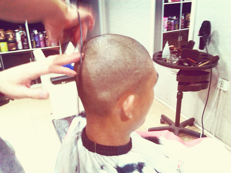 剪光头致我们一起走过的青春-照片里的故事-北海365网(beihai365.com)