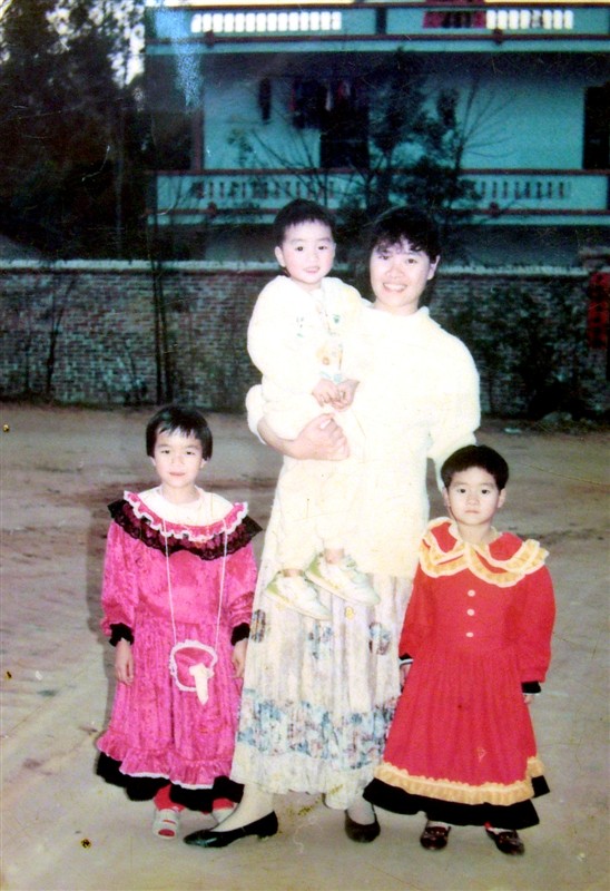 晒晒<em>我的童年</em>--<em>兄弟姐妹</em>多就是好-照片里的故事