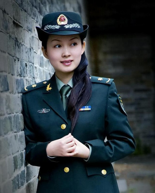 识拣个靓女做头像,肥婆真系以为企唔识威丑?