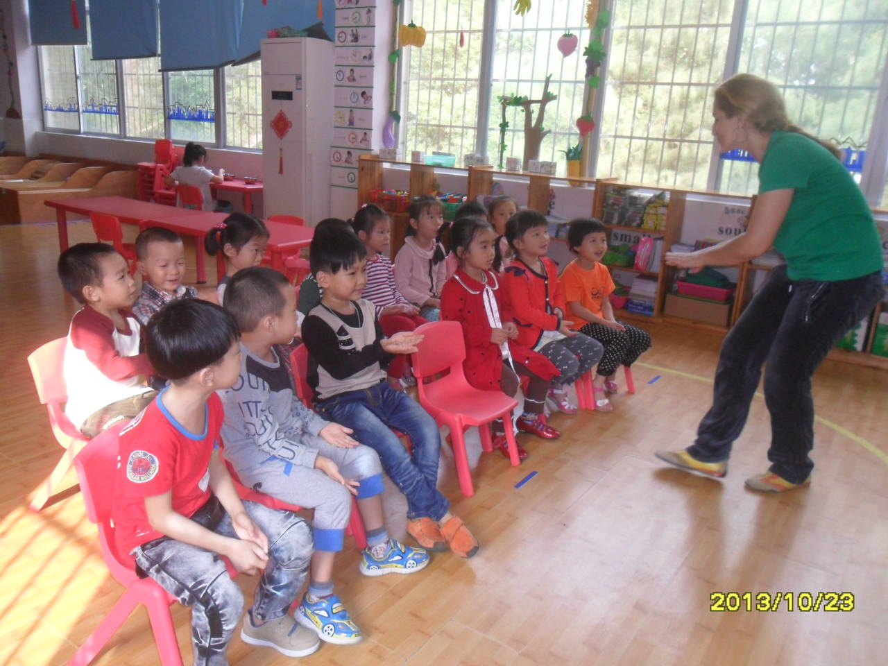 娇子幼儿园大一班:上英语课了!-幼儿园-北海36