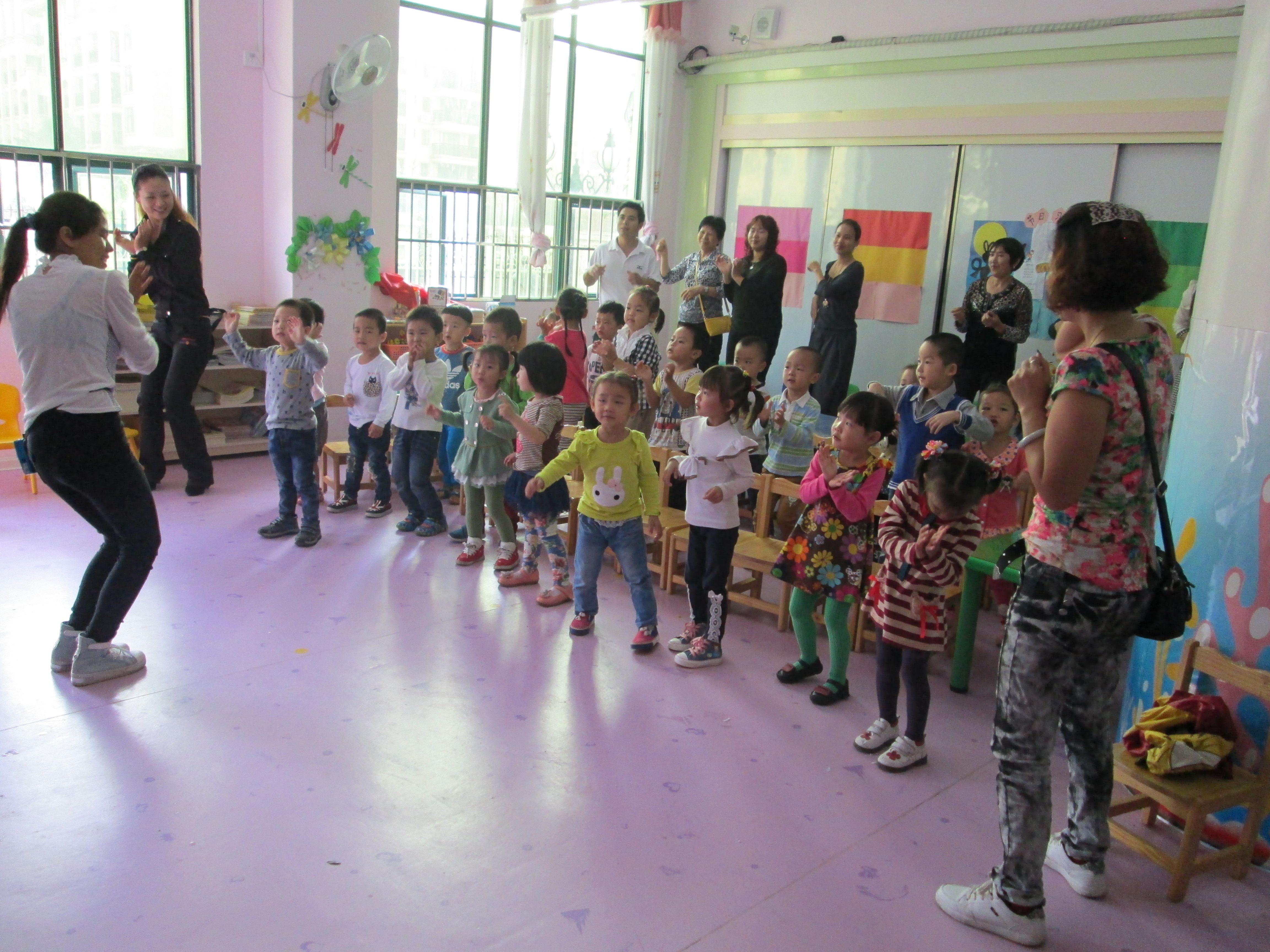 听听、看看、用心感受--幼儿园家长半日公开课