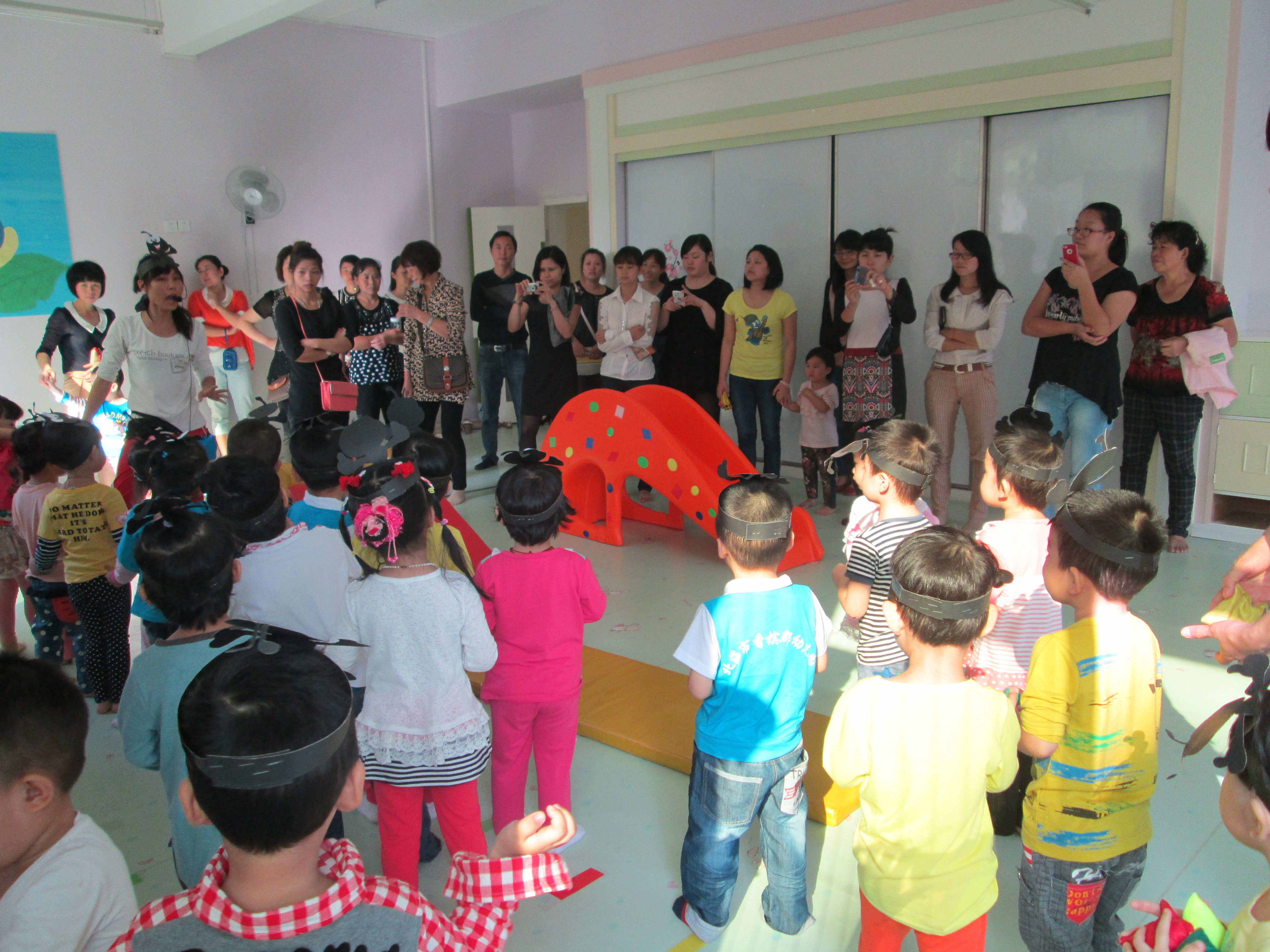 听听、看看、用心感受--幼儿园家长半日公开课