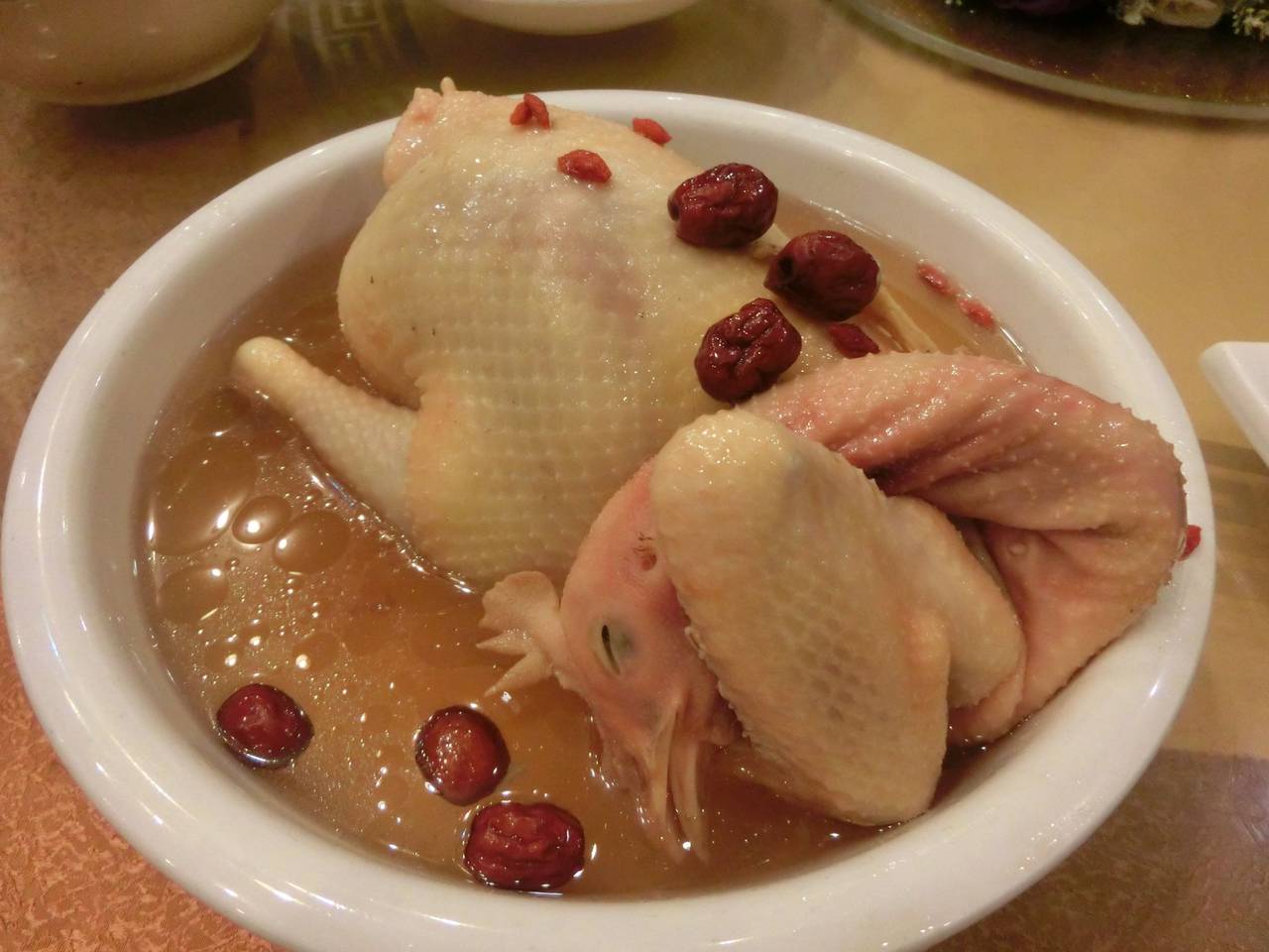 外沙富龙城以最真诚的心去为每一位客人服务,