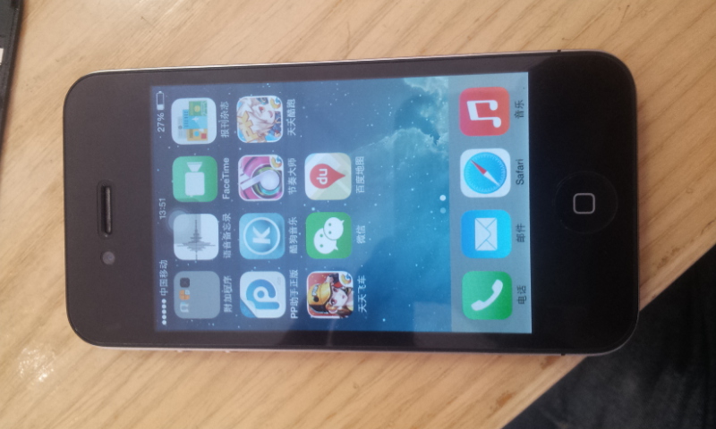 出售一台黑色苹果4国行32G,95成新,价格1100