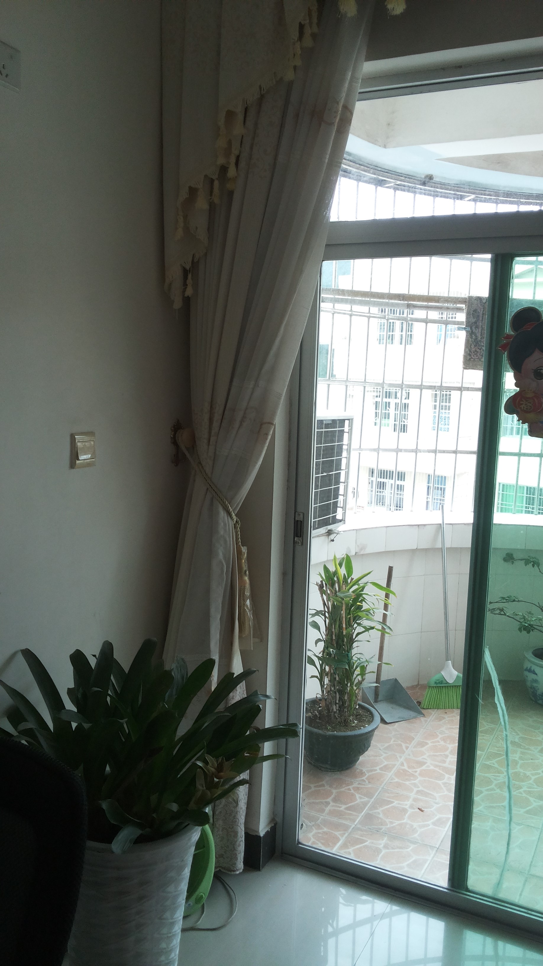 市中心精装修三房两厅带家具出租,价格面议【