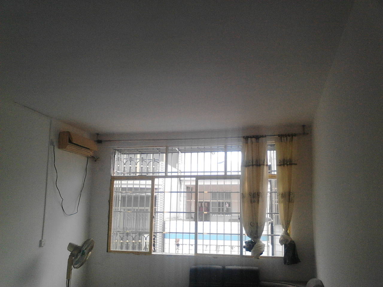 体育宾馆附近 楼房第三第四层出租,两房,一厨一