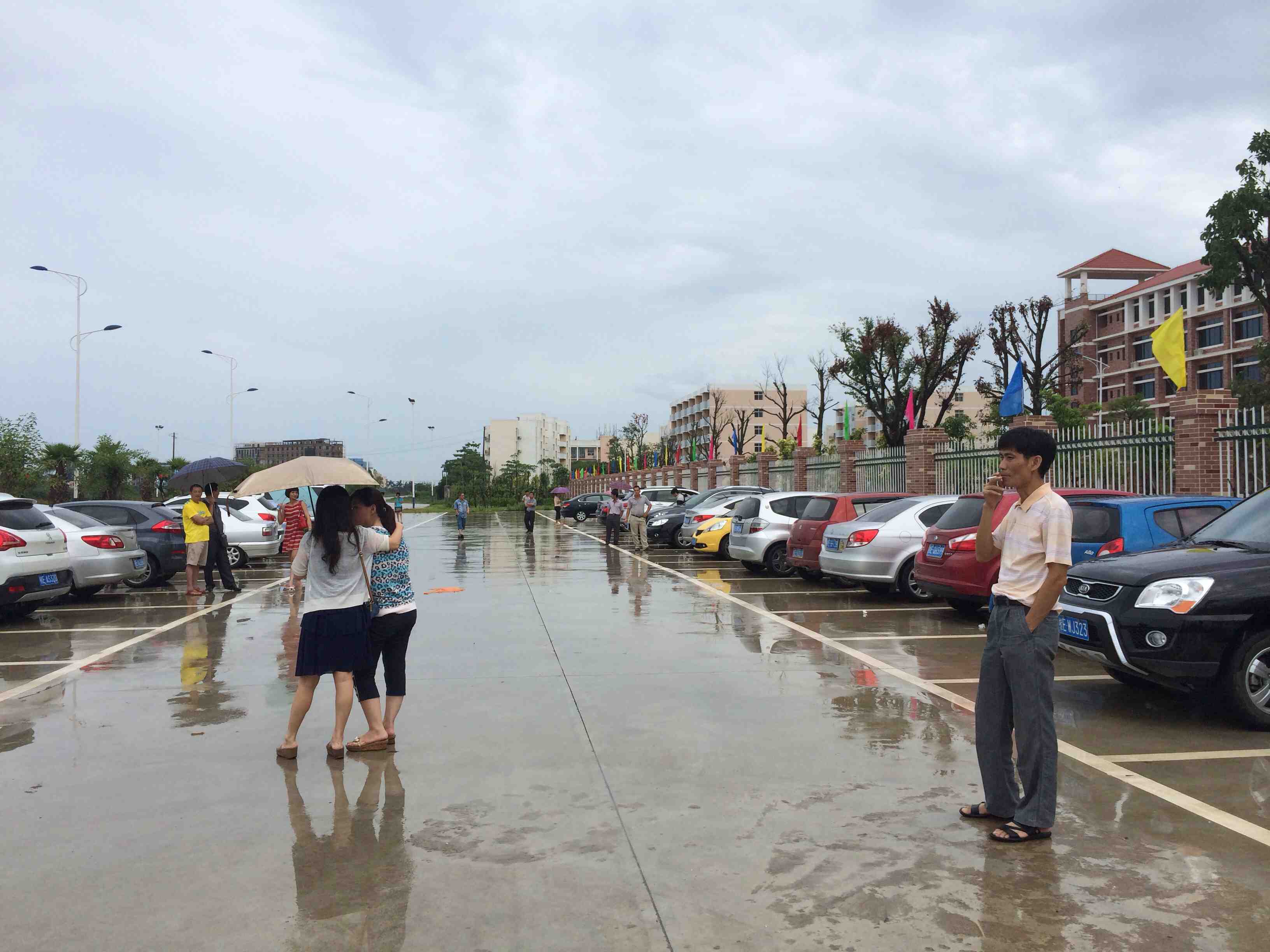 【现场直击】2014年高考进行时,我们一起来给