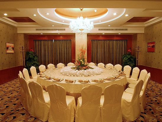 南洋国际大酒店承接各种婚宴,酒席,寿宴,新居宴