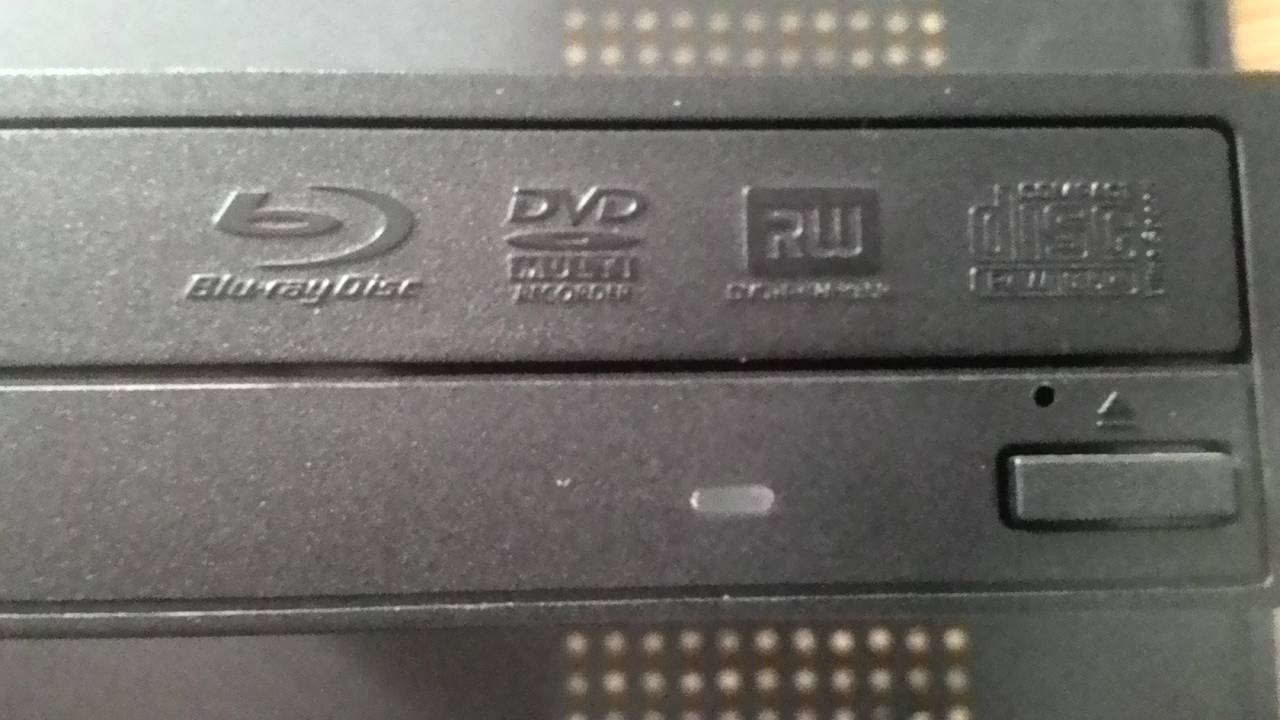 出个DVD蓝光刻录机100元。和一个空的电脑主