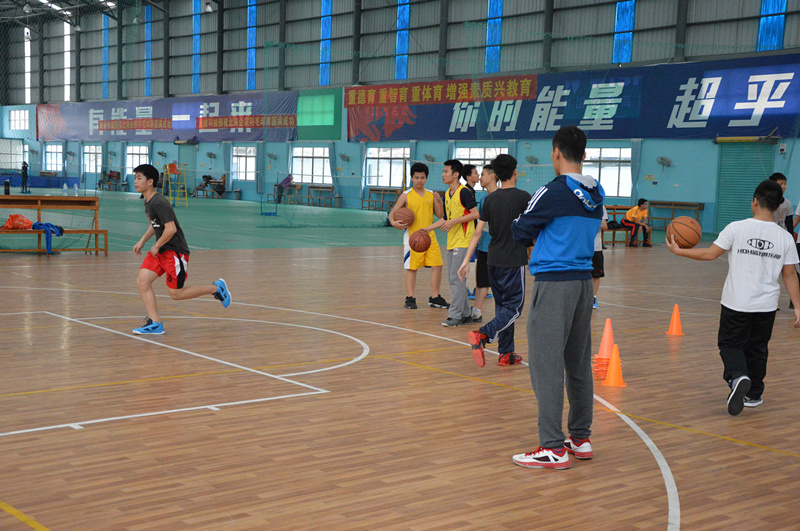 HDH篮球俱乐部2015年寒假冬令营开训啦~欢迎