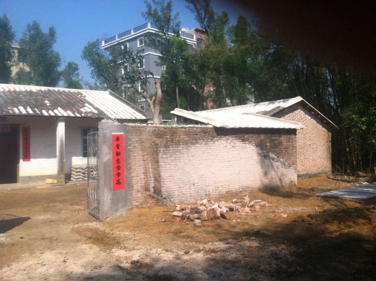 平房出租 1500一个月 三百平方 有院子 不接刀