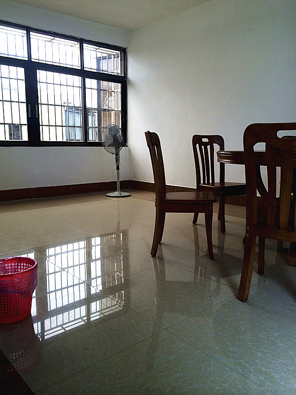 急售!深圳路农村信用社后面私人楼房,五层,占地