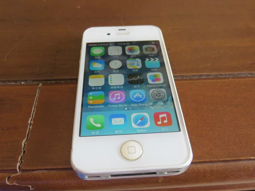 :转让一台苹果4白色,港版8G,价格:500元,北海可