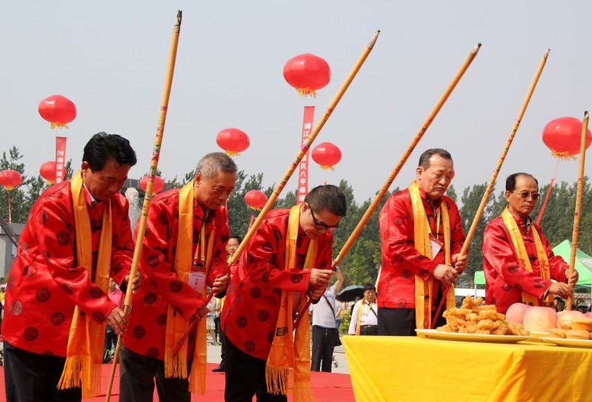 世界张姓总人口_...比美国总人口数还多-美国作家画中国姓氏图 李王张姓人数(2)