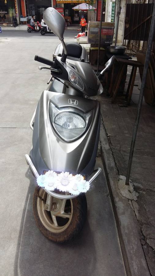 转两年本田女装摩托车125cc,7000元包过户-摩