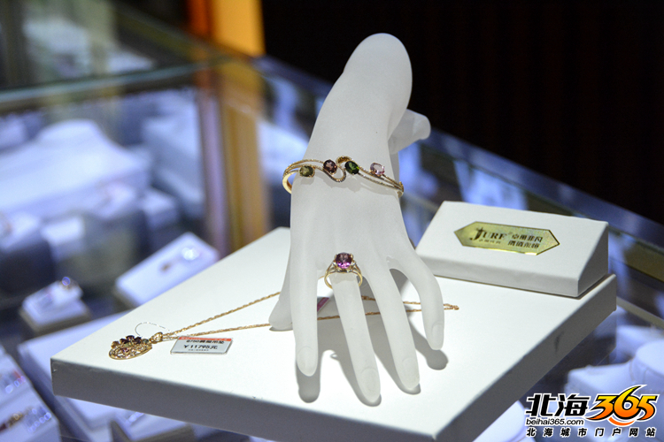 卓尔珠宝上市丨黄金换铂金只需1元钱?黄金以