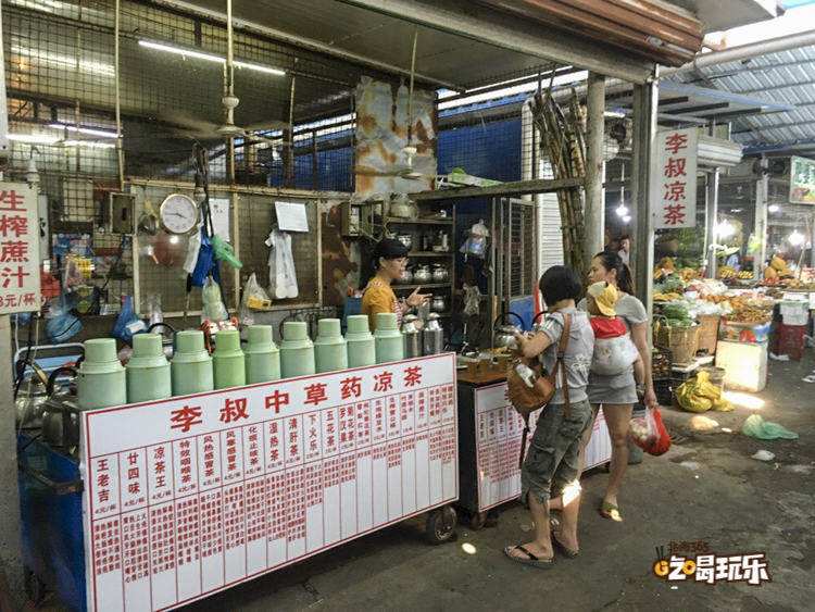 【电动车顺手美食】深入北云市场,这家凉茶摊连渣都摆出来卖!