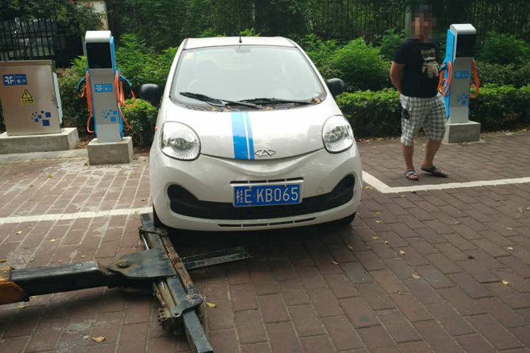 北海第一单!共享汽车违停被交警拖走!-北海时事