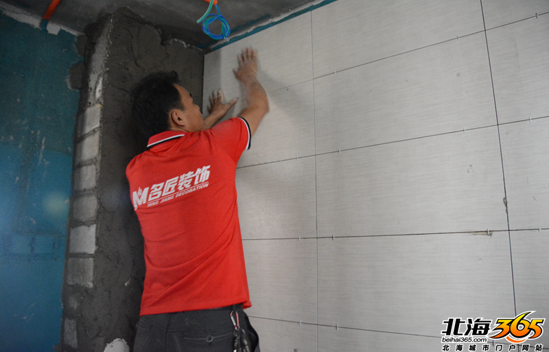 【小编在工地】小小十字架居然能指挥瓷砖整齐