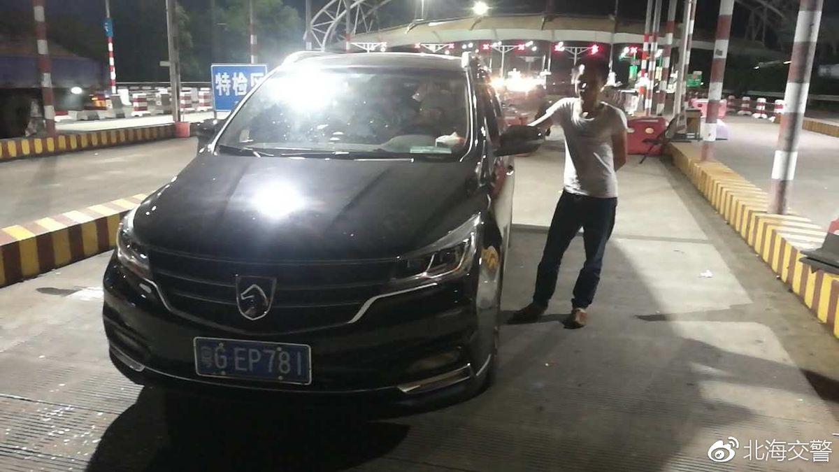 小车超载1人被处罚,司机还一脸不以为然