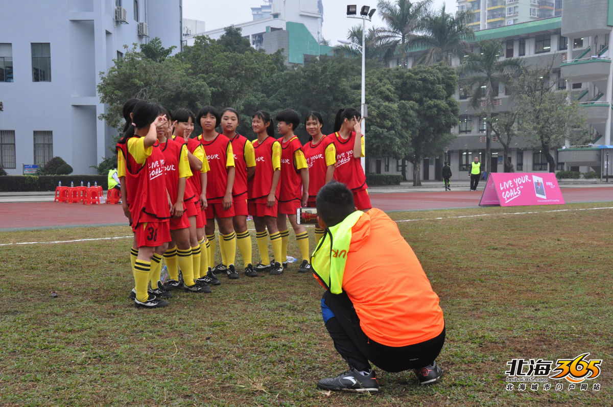 国际足联【追梦女孩足球节】在五中启动,北海很多学校都来参加-北海时