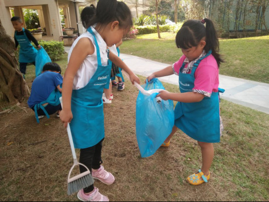 小小雷锋进社区--贝思乐幼儿园雷锋日主题教育