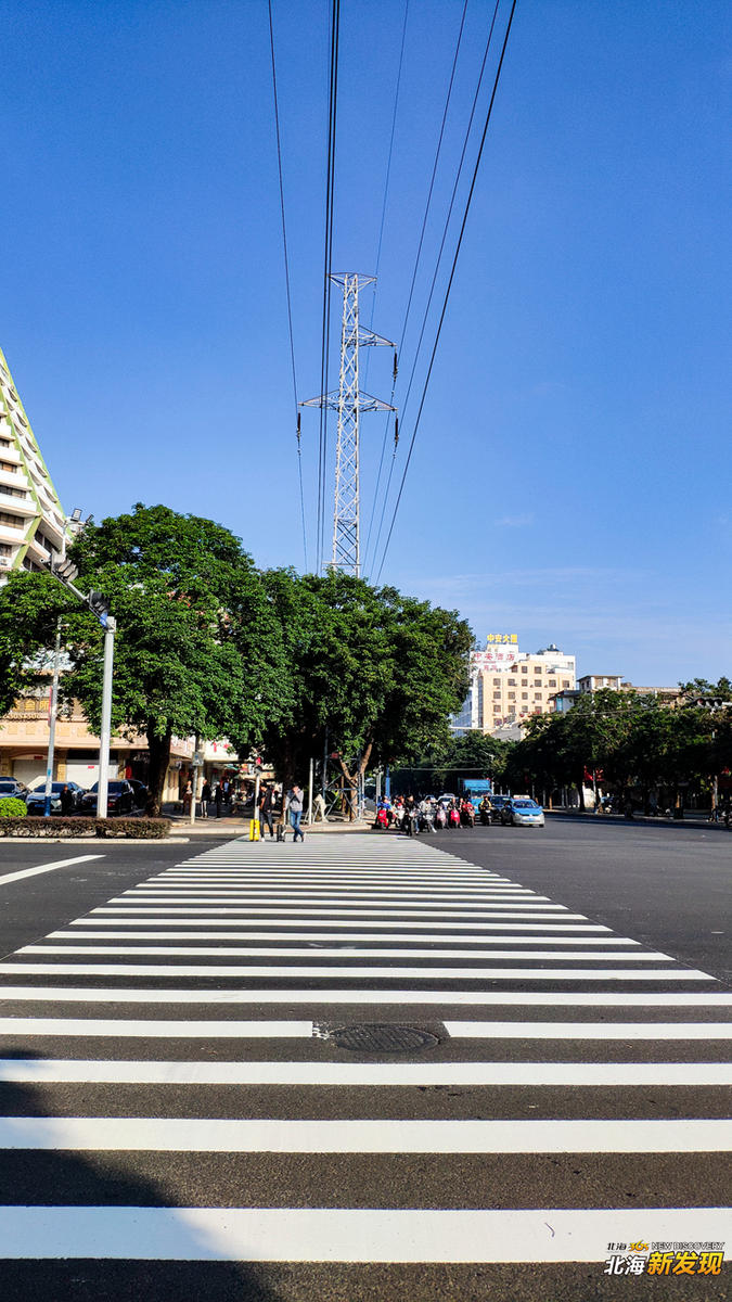 画上了人行道,过马路更安全了.