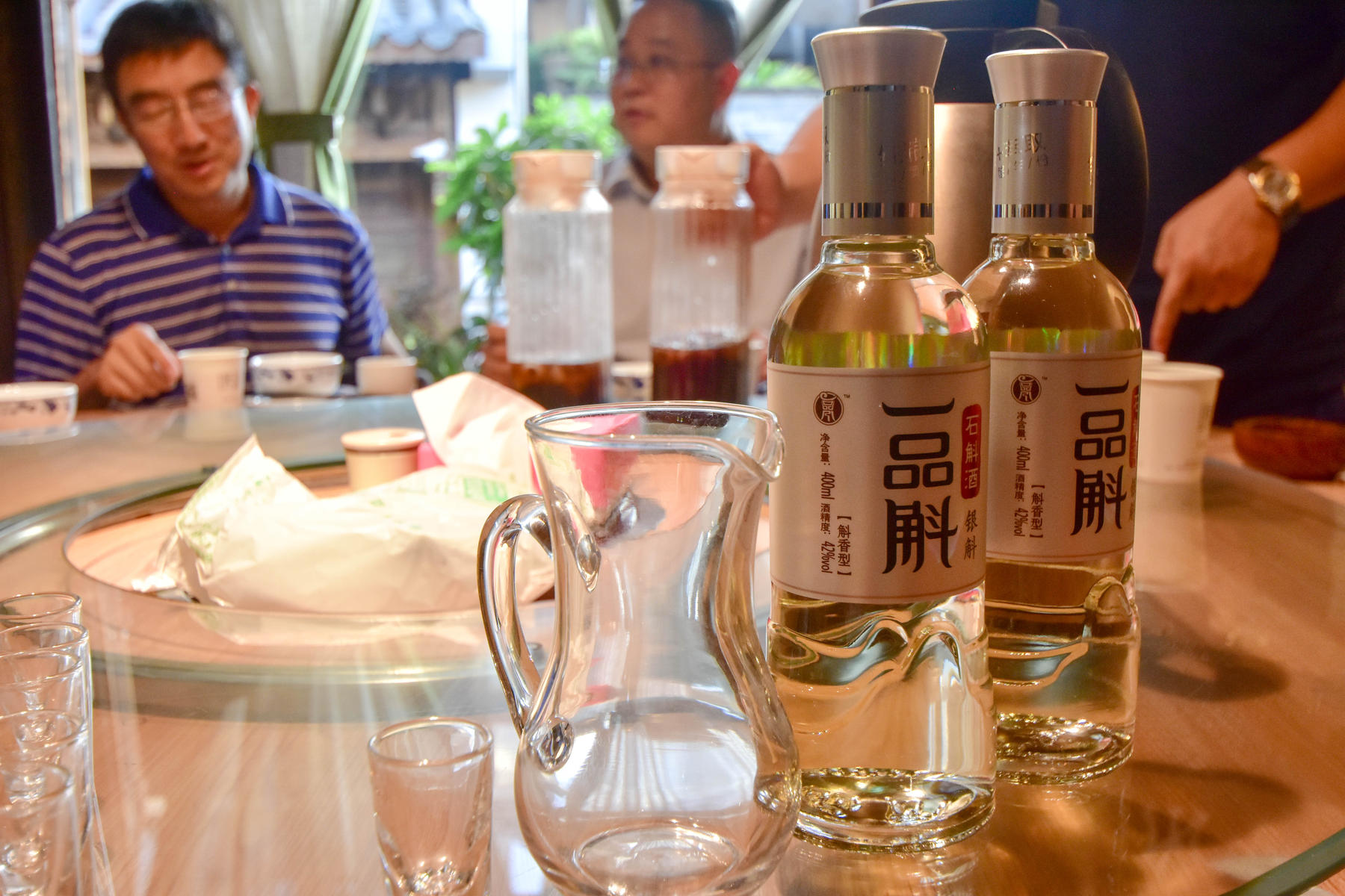 中国的酒文化在饭桌上可谓是体现得淋漓尽致,但友谊不也就是在一次次