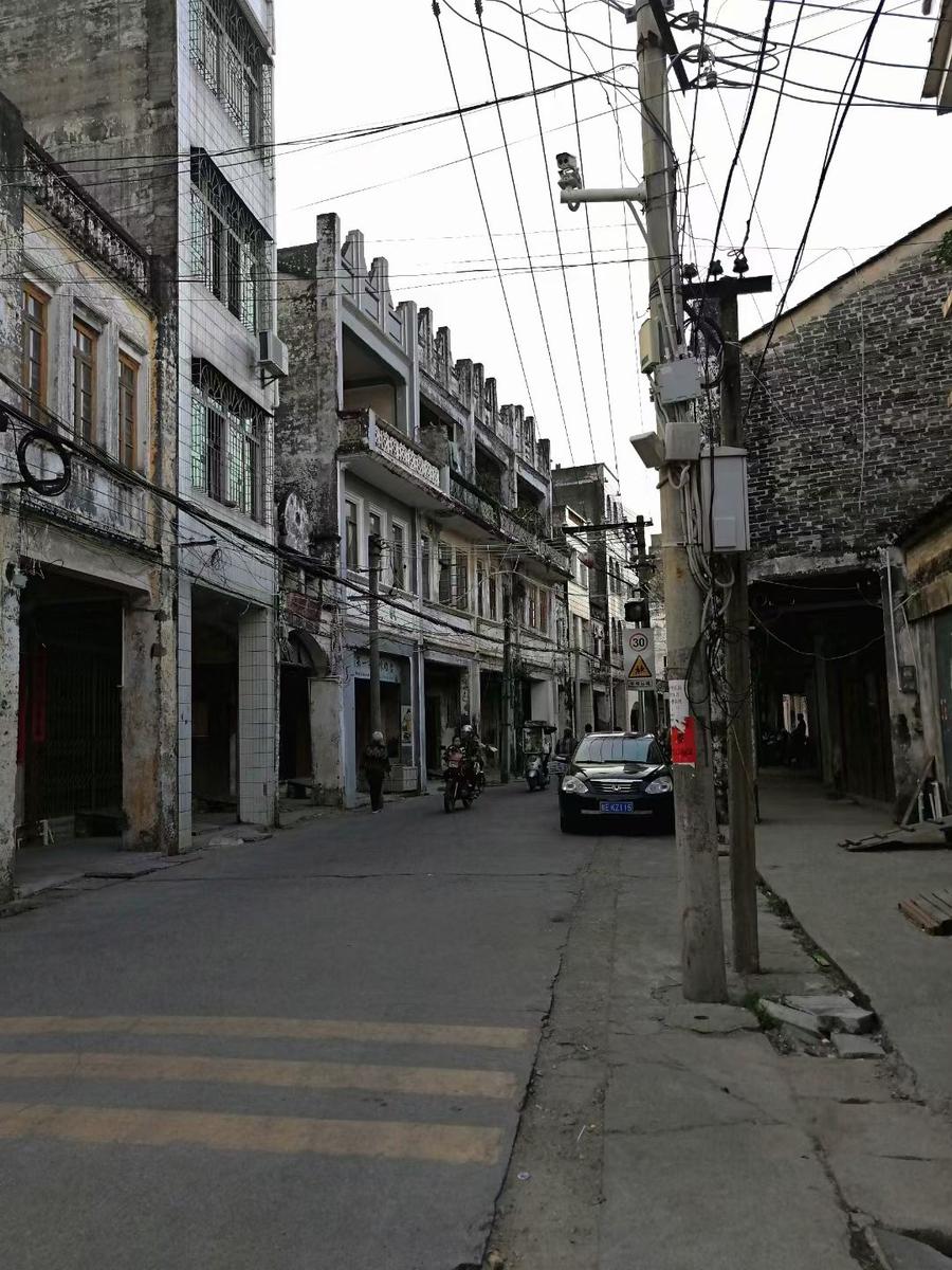 骑摄合浦廉州老街比北海老街少了些商业包装