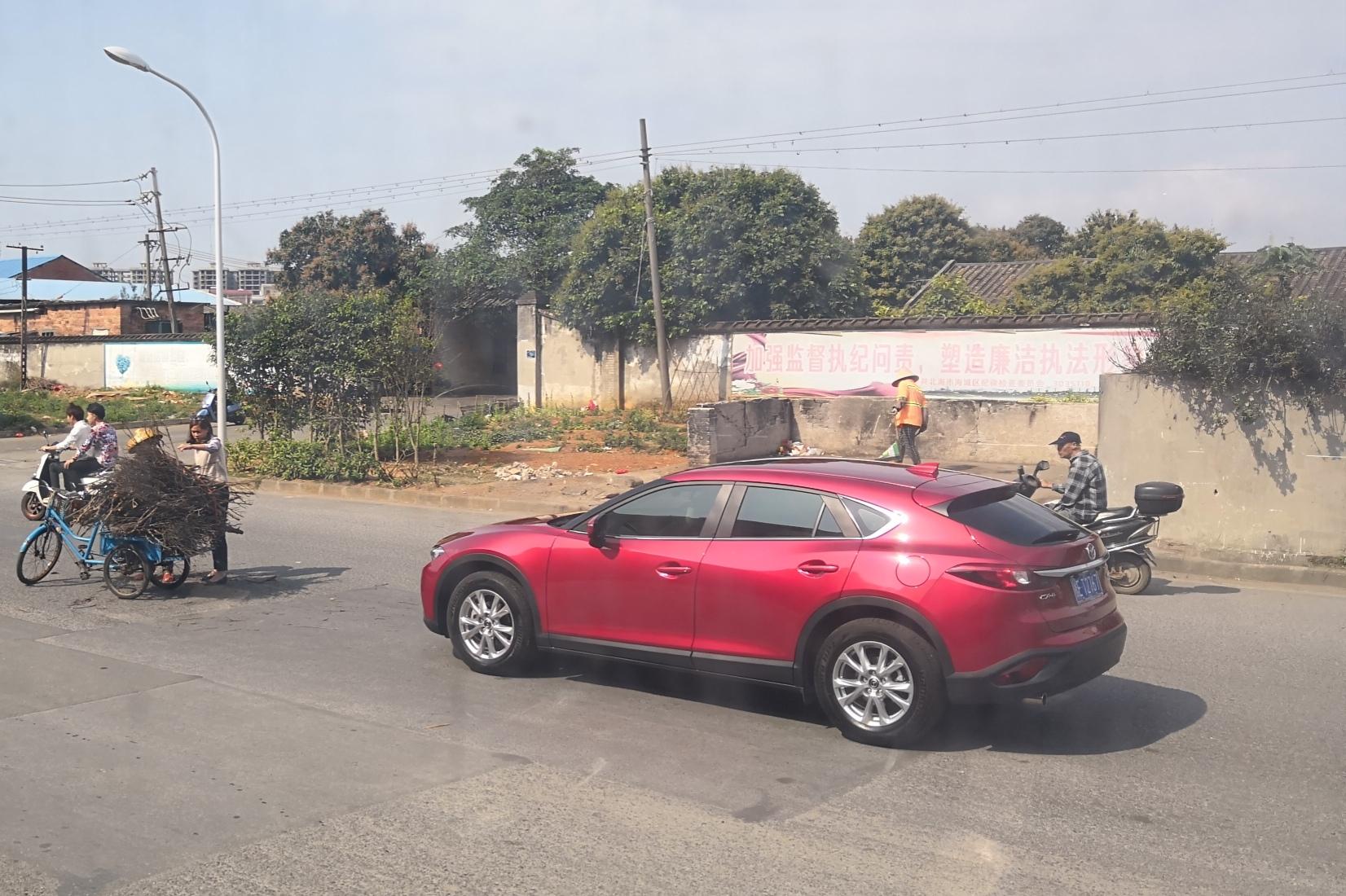 昆明路嘉逸花园小交通事故,这样有良心的司机