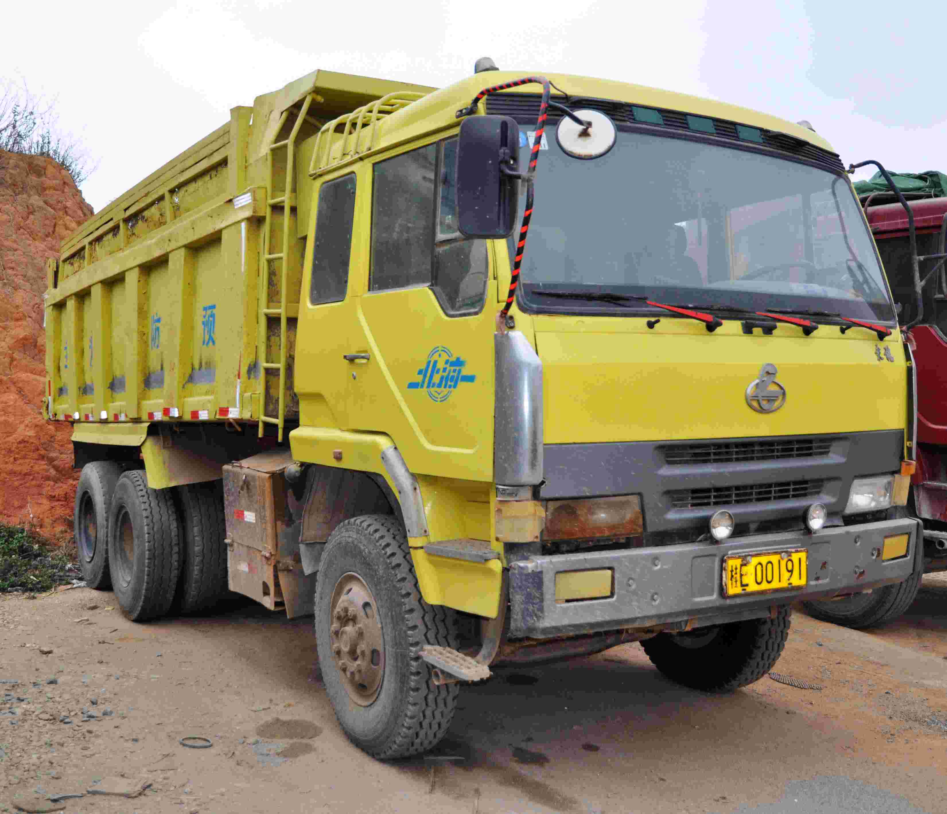 转让:一辆貌似大黄蜂的工程车(实物图)