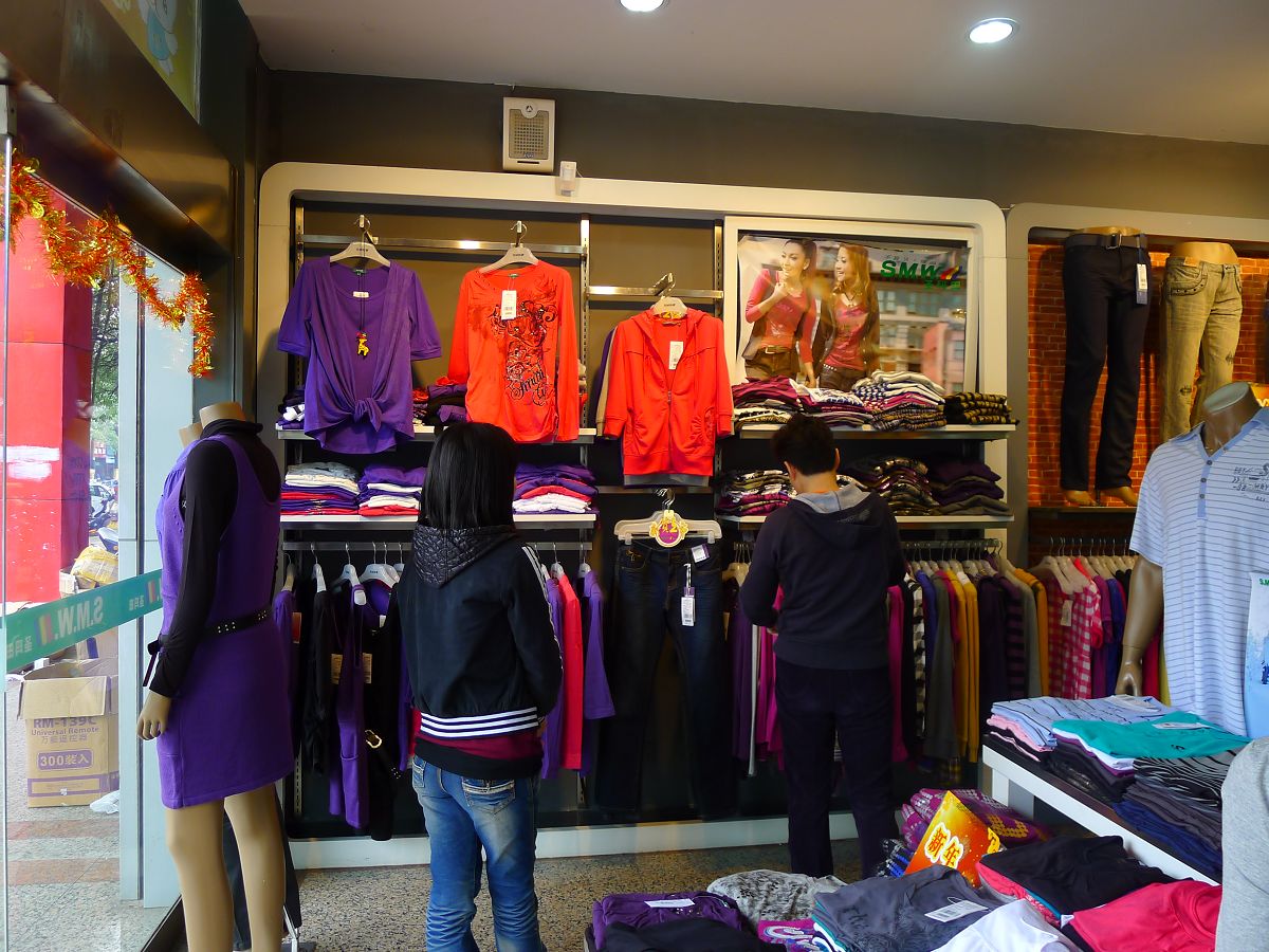 【圣玛田】休闲服专卖店季末大清货,最低15元/件起