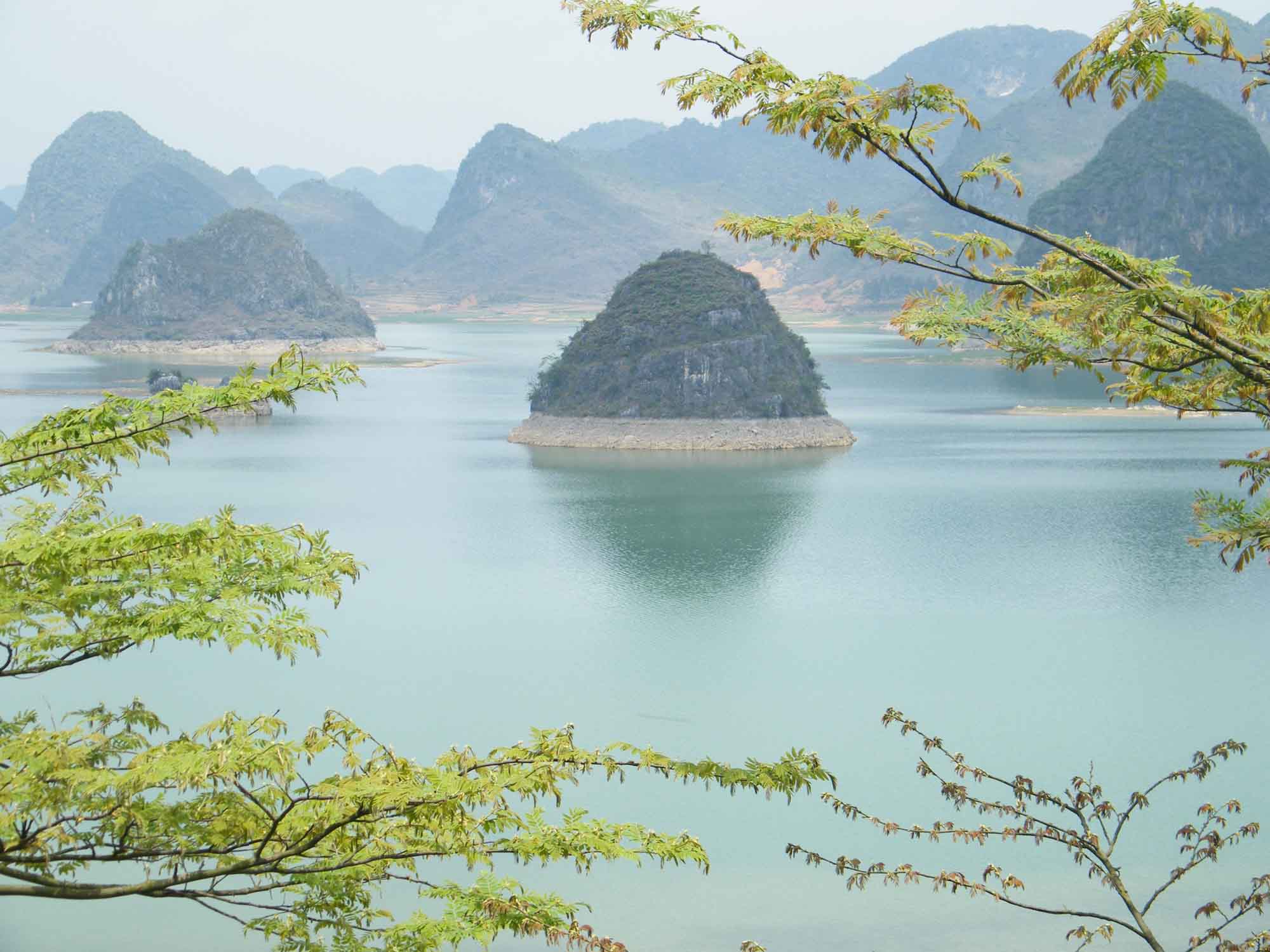 &nbsp;&nbsp;&nbsp;&nbsp;&nbsp;&nbsp; 出差经过靖西渠洋湖,景色不错