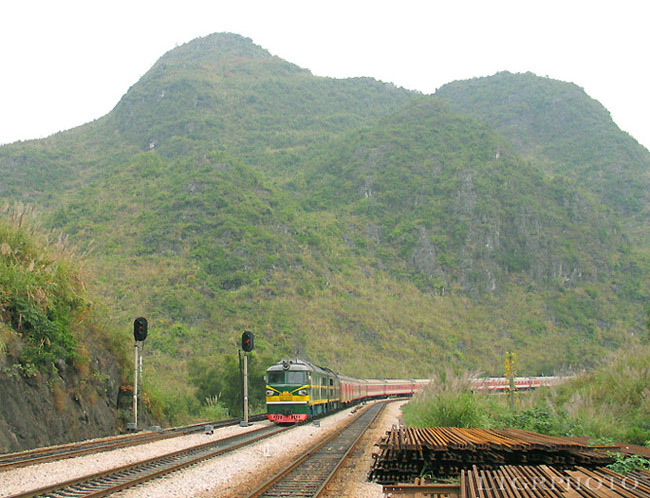 1970年8月,国家建委主持召开了"湘黔,枝柳铁路建设会议",形成了会议